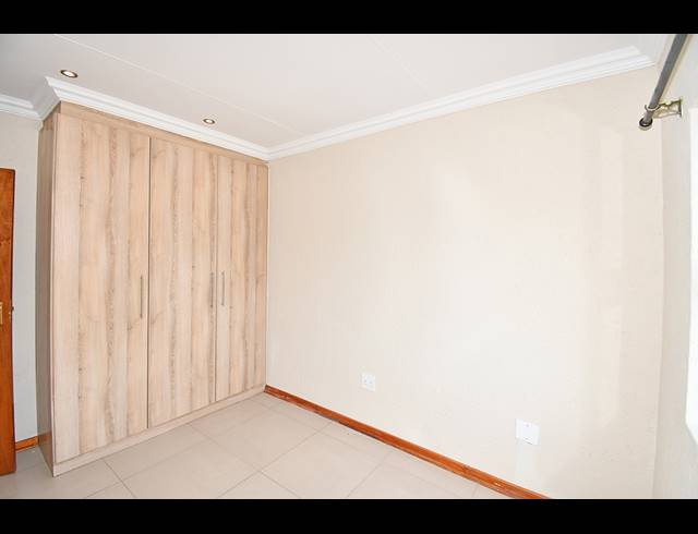 3 BEDROOM TOWNHOUSE TO LET IN LINDEN